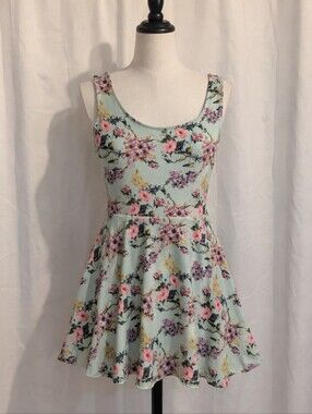 ✨4/$18✨H&M Divided Mint Floral Fit & Flare Skater Dress Size 8